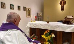 الفاتيكان ينشر أول صورة للبابا فرانسيس بعد العلاج